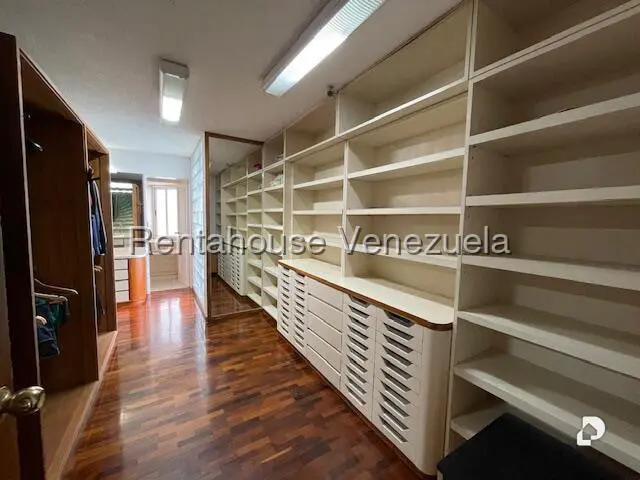 Casa en Prados del Este, Caracas – 19