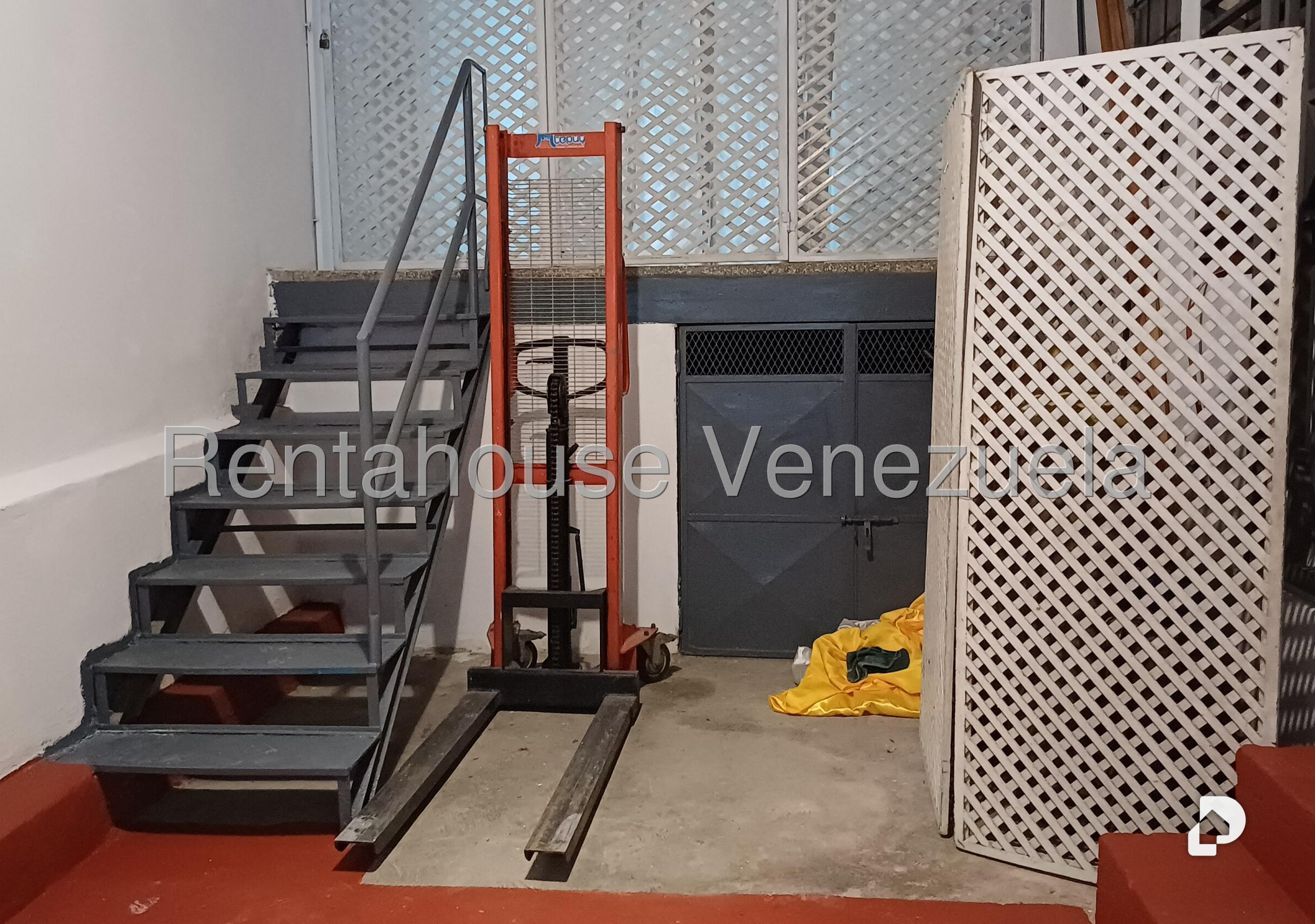 Local comercial en Prado de María, Caracas – 12