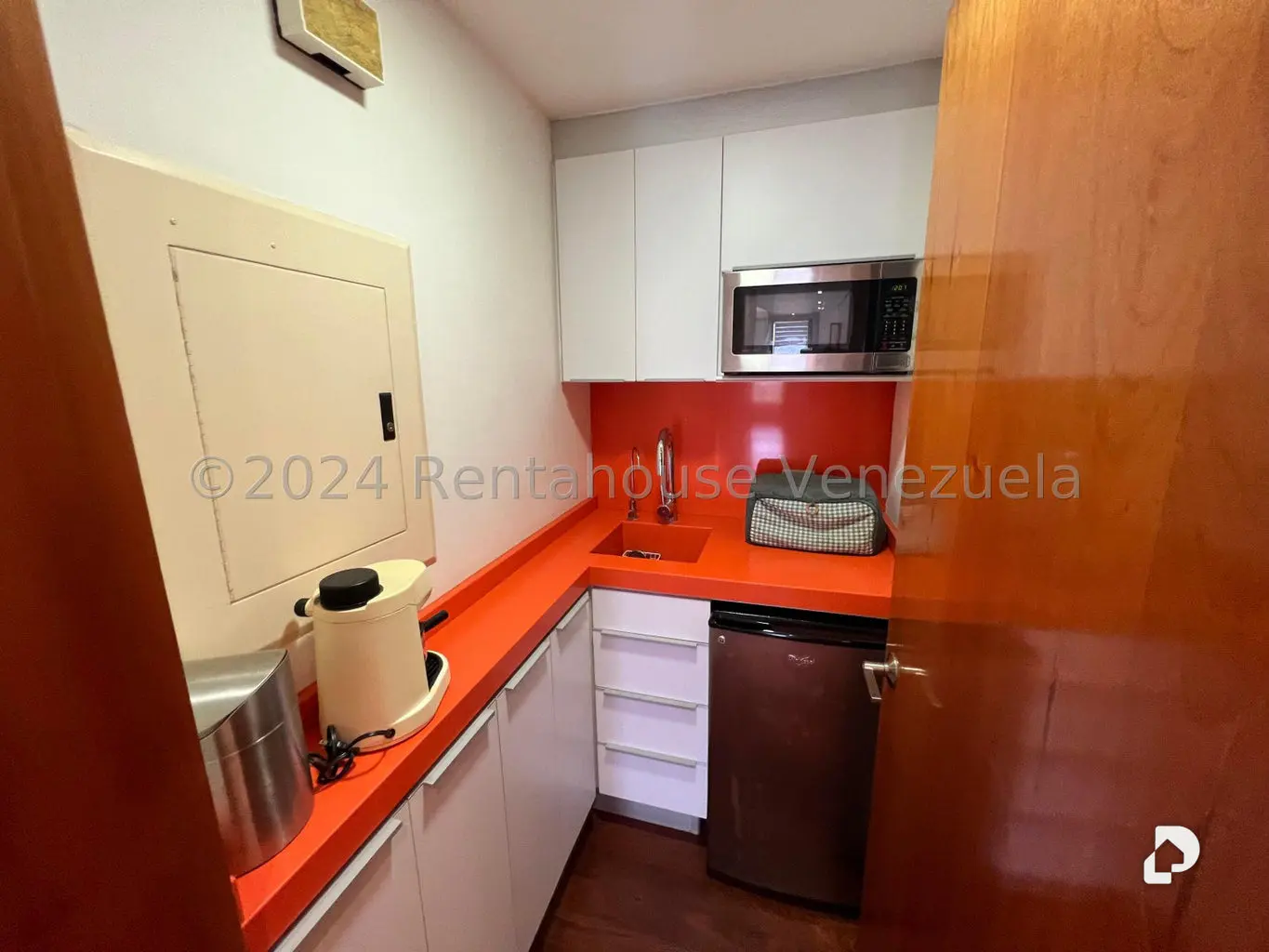 Apartamento en Los Palos Grandes, Caracas – 28