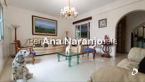 Casa en Alto Prado, Caracas – 25