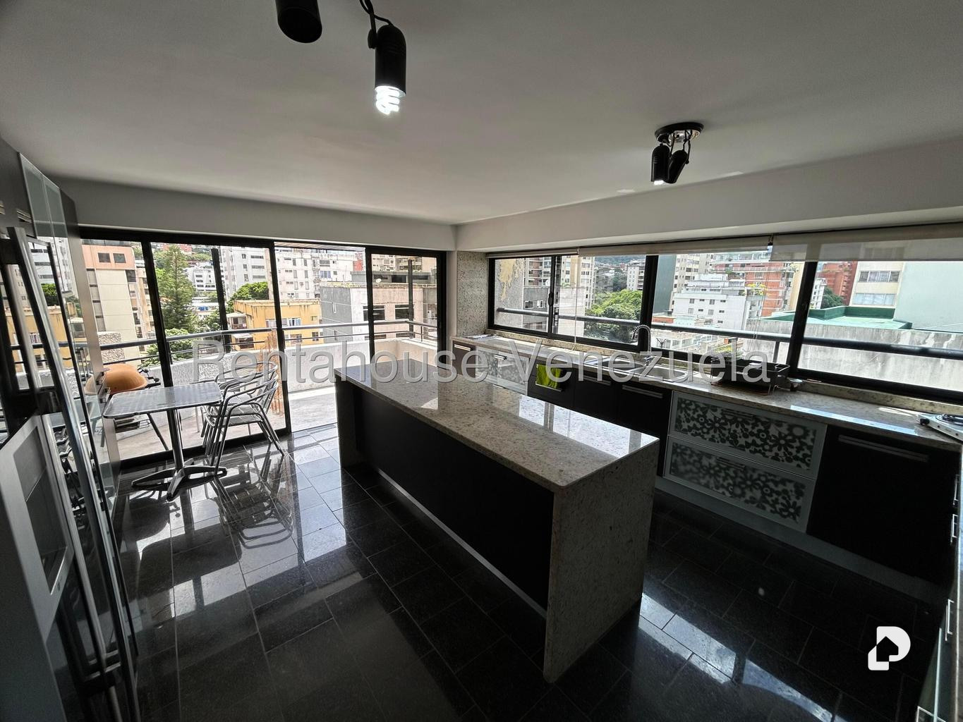 Apartamento en Los Palos Grandes, Caracas – 11