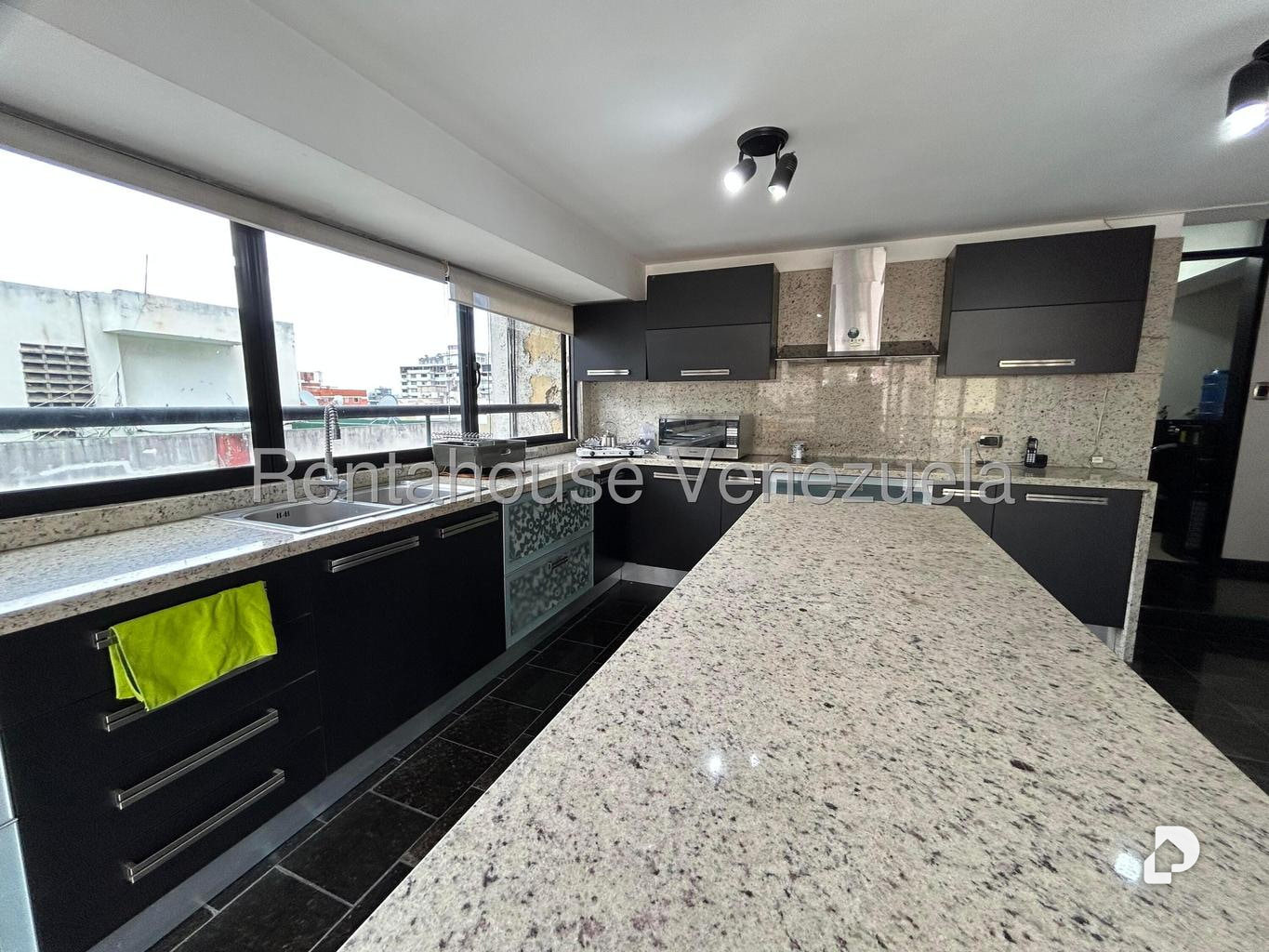 Apartamento en Los Palos Grandes, Caracas – 10