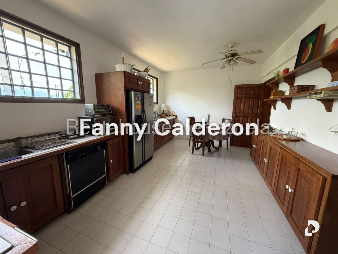Casa en Lomas De La Trinidad, Caracas – 23