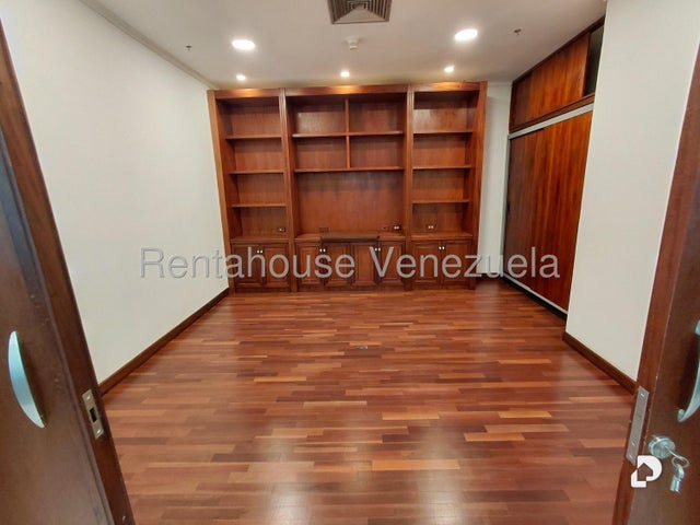 Oficina en La Castellana, Caracas – 8