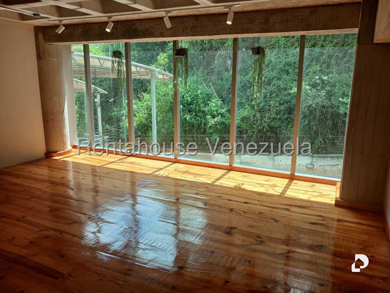 Local comercial en La Trinidad, Caracas – 23