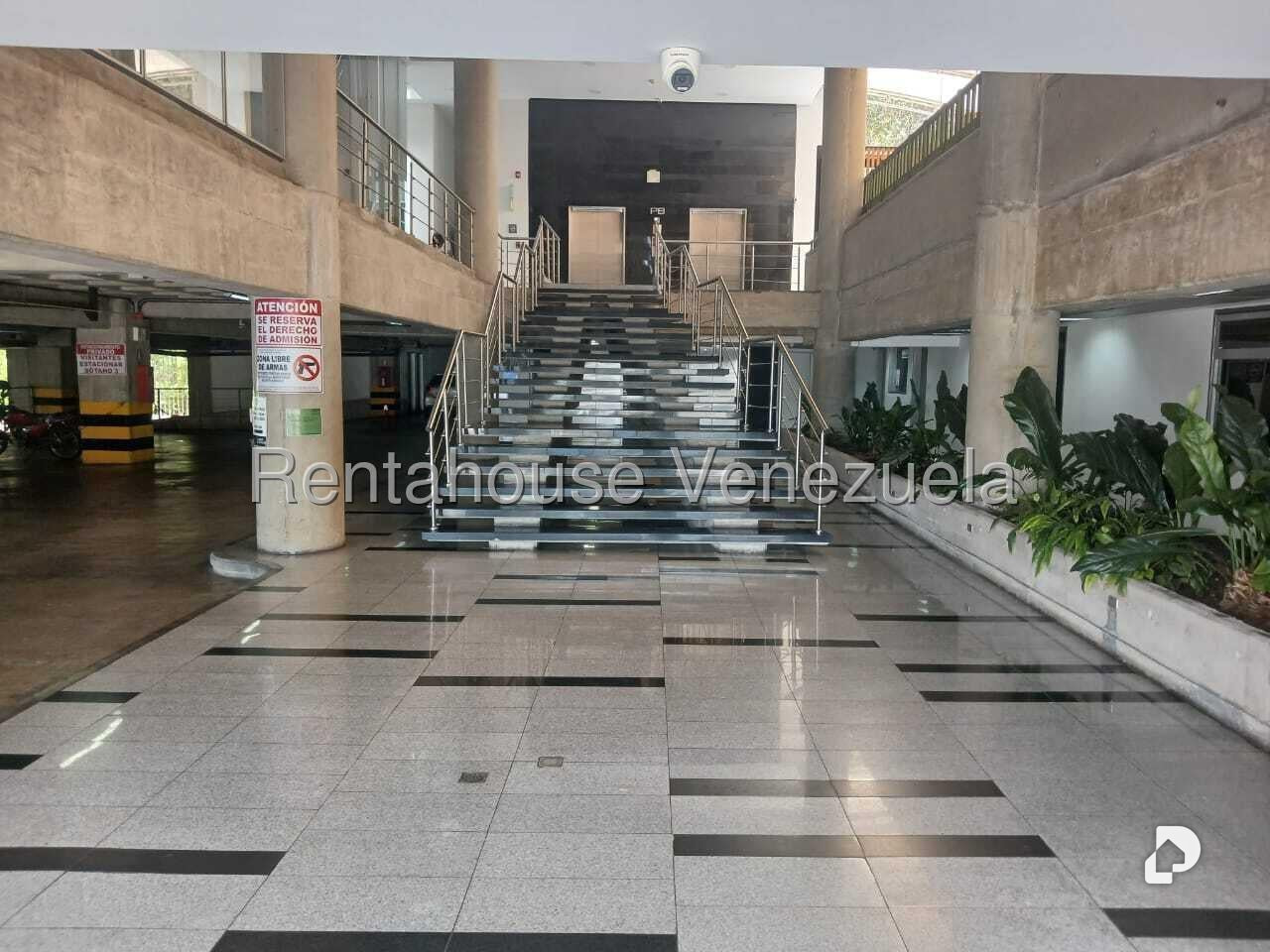 Local comercial en La Trinidad, Caracas – 28