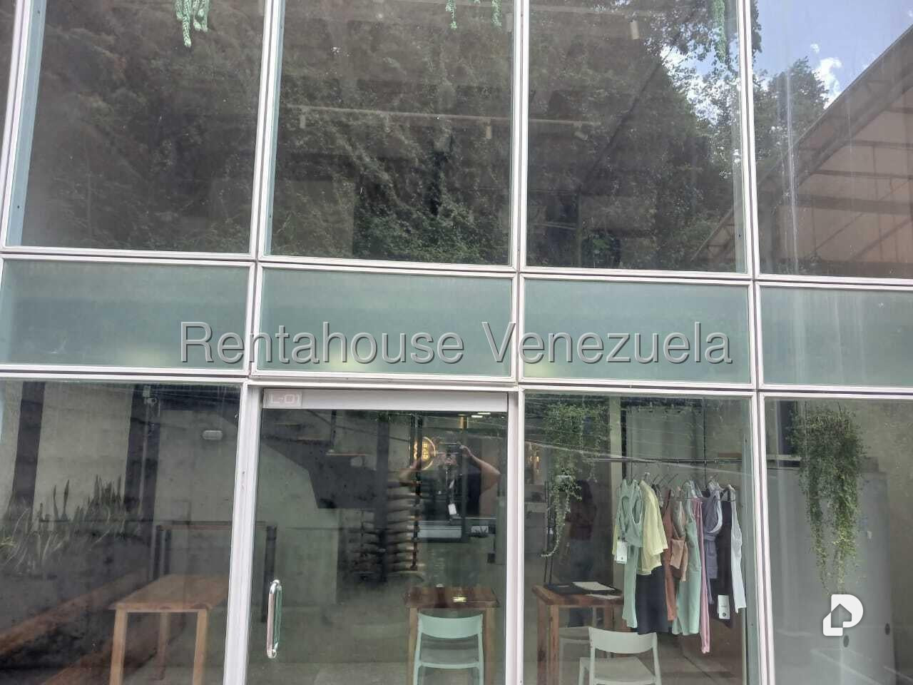 Local comercial en La Trinidad, Caracas – 17