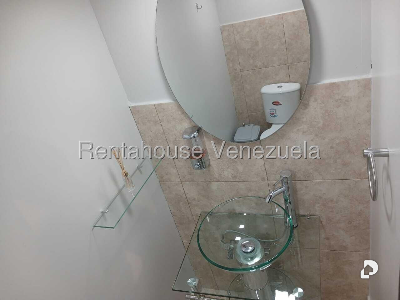 Local comercial en La Trinidad, Caracas – 26