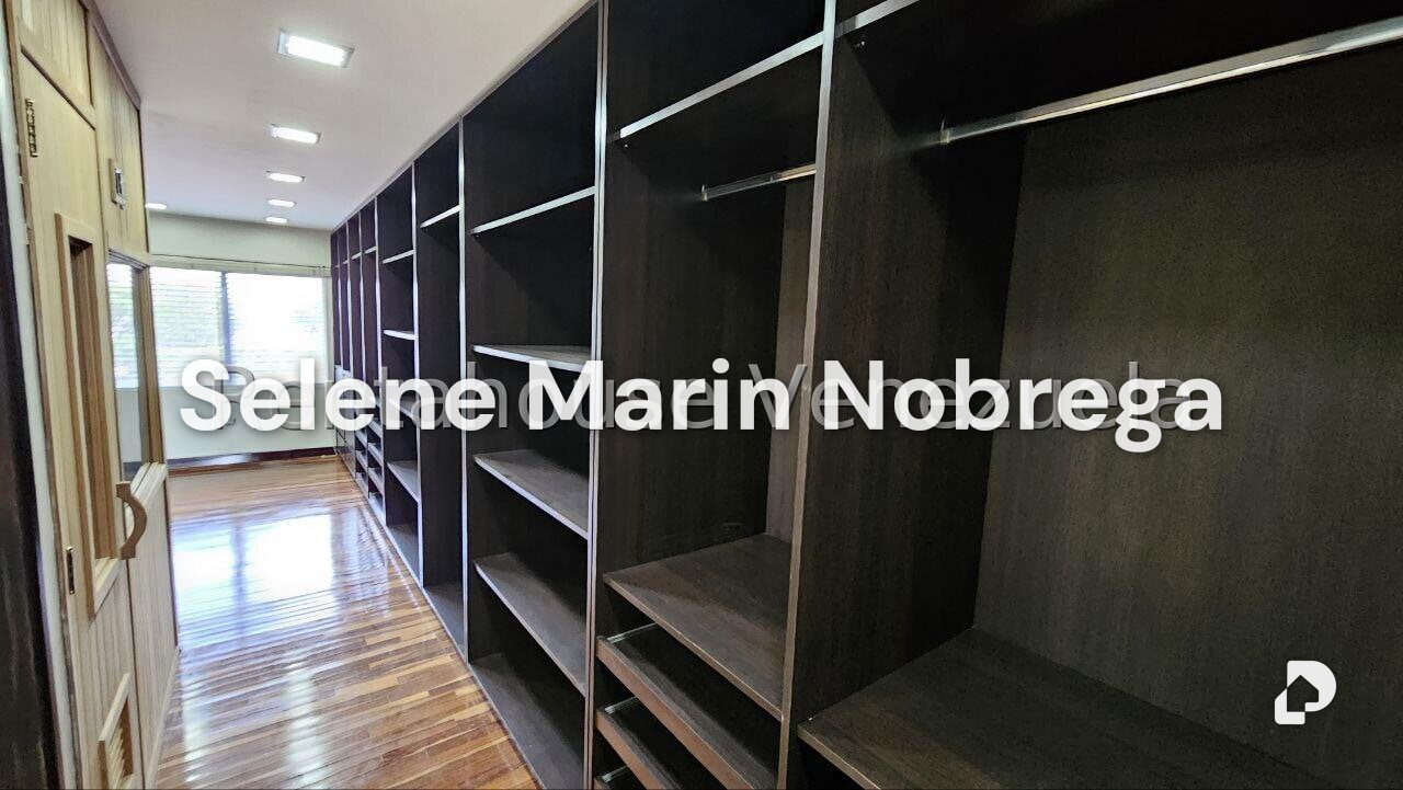 Casa en Cumbres de Curumo, Caracas – 18