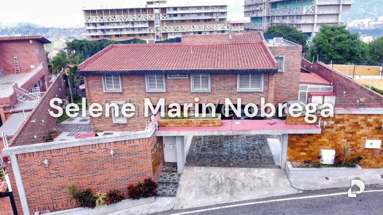 Casa en Cumbres de Curumo, Caracas – 22