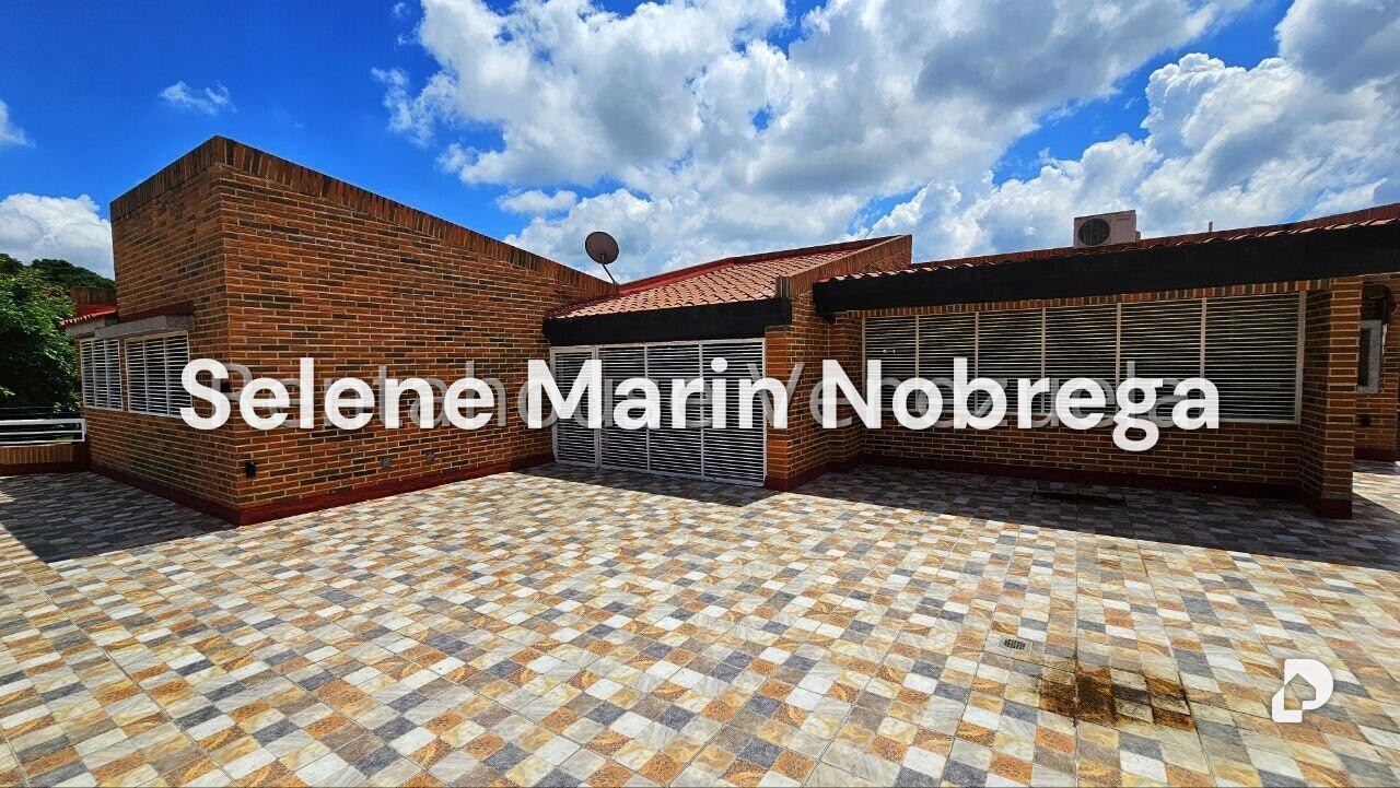 Casa en Cumbres de Curumo, Caracas – 27