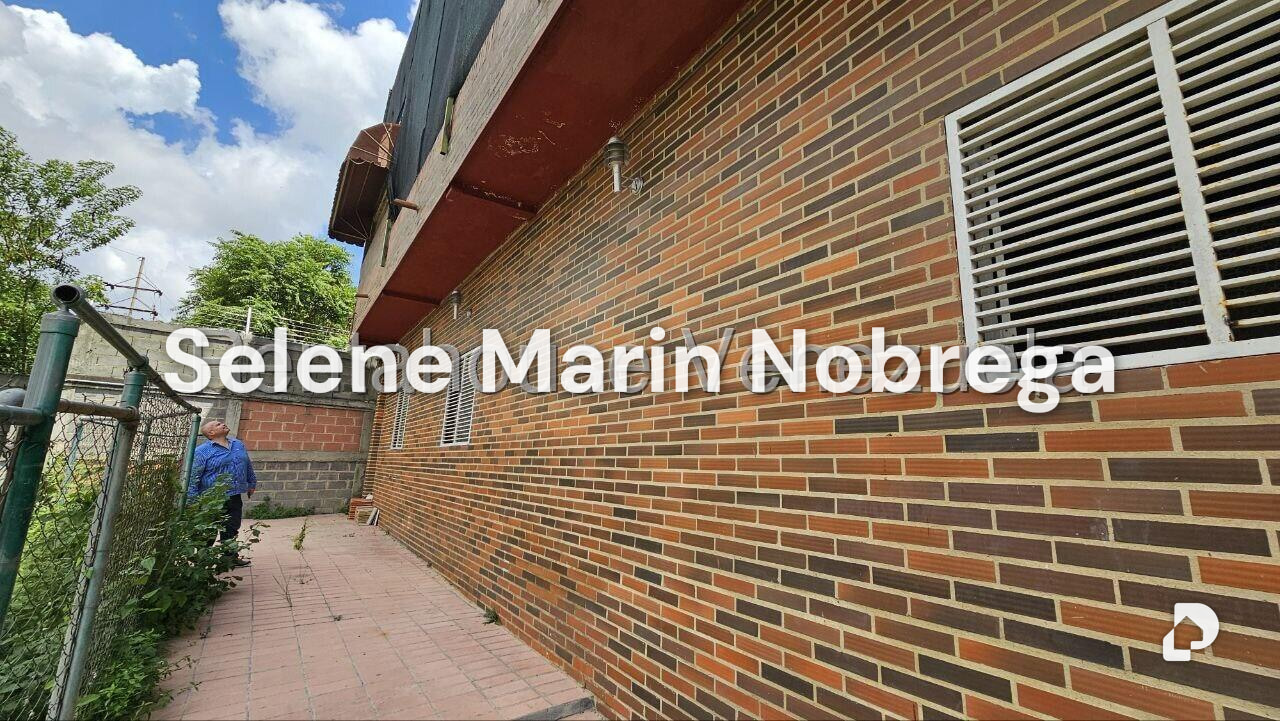 Casa en Cumbres de Curumo, Caracas – 17