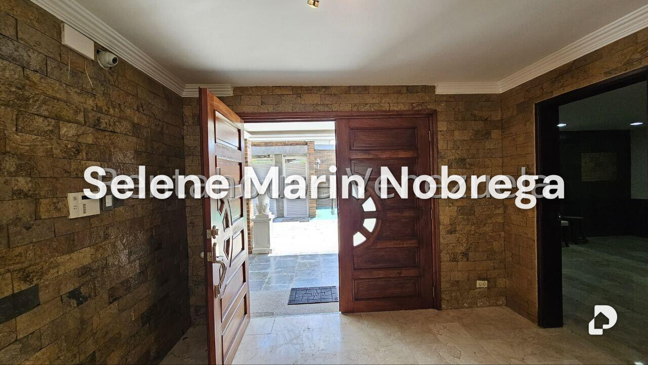 Casa en Cumbres de Curumo, Caracas – 13