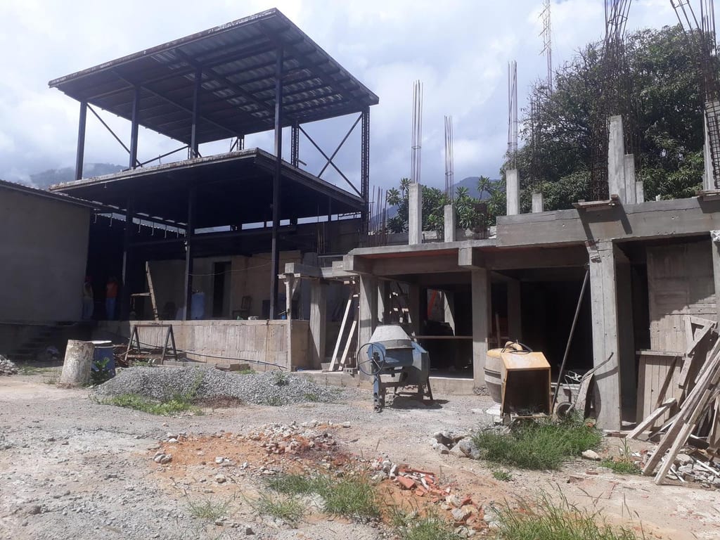 Warehouse in Caraballeda - 1