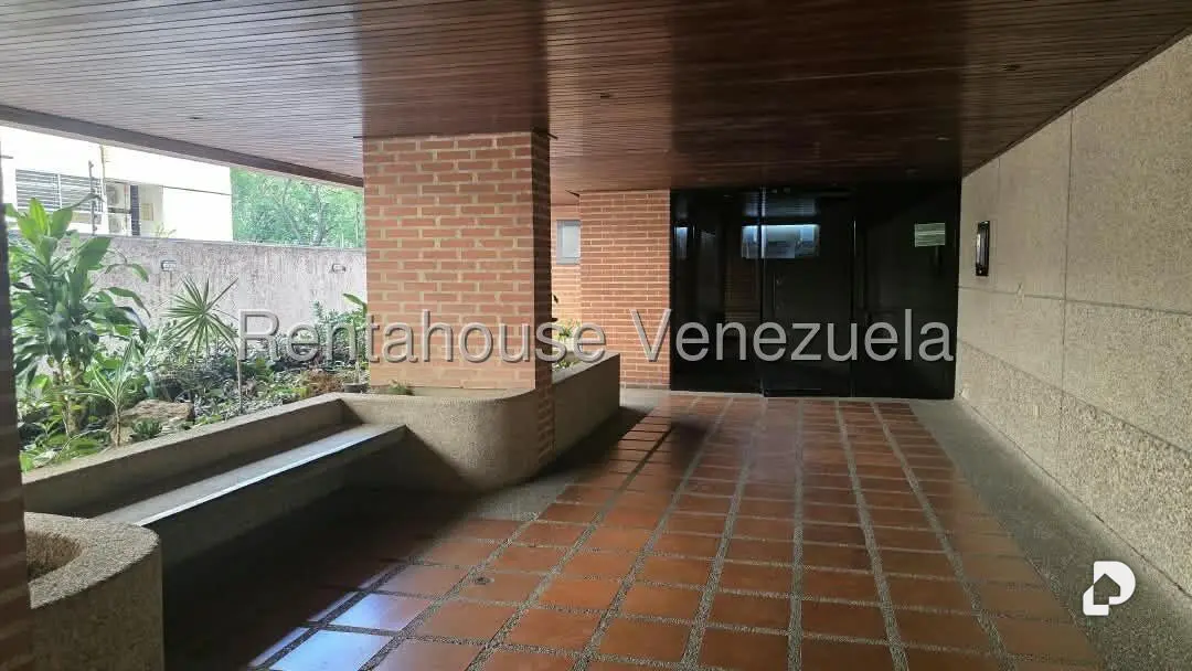 Apartamento en Los Palos Grandes, Caracas – 11