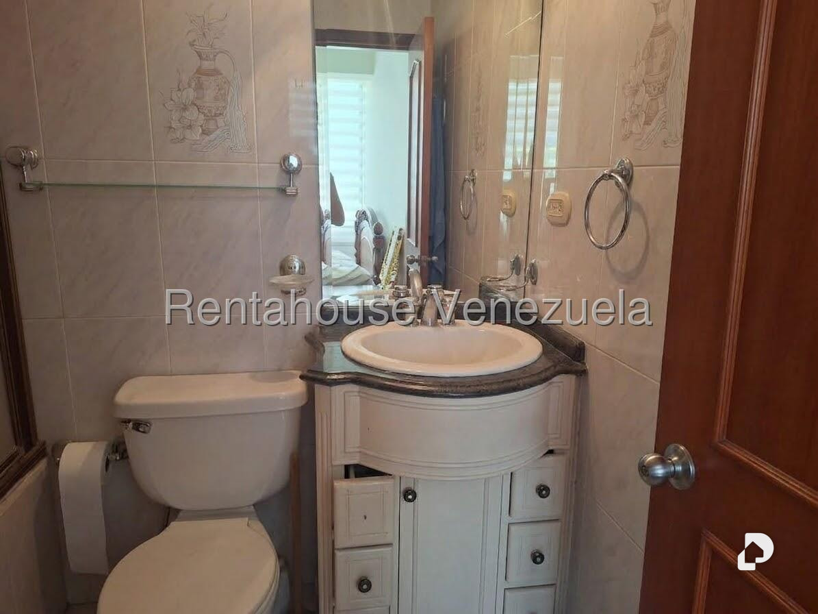 Apartamento en Santa Rosa de Lima, Caracas – 11