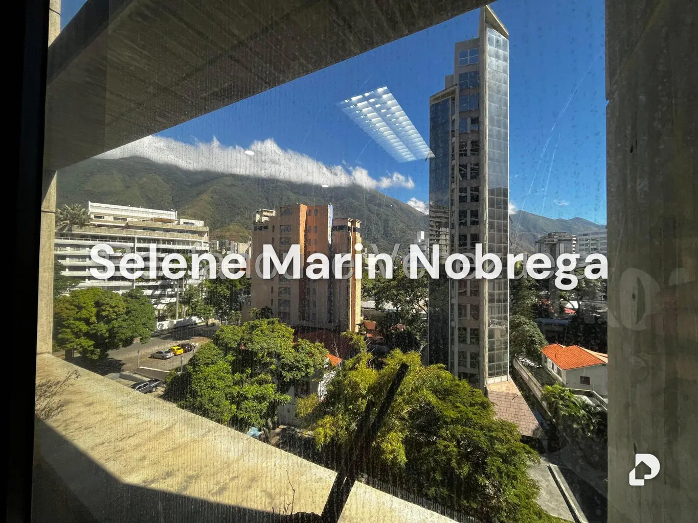 Oficina en La Castellana, Caracas – 24