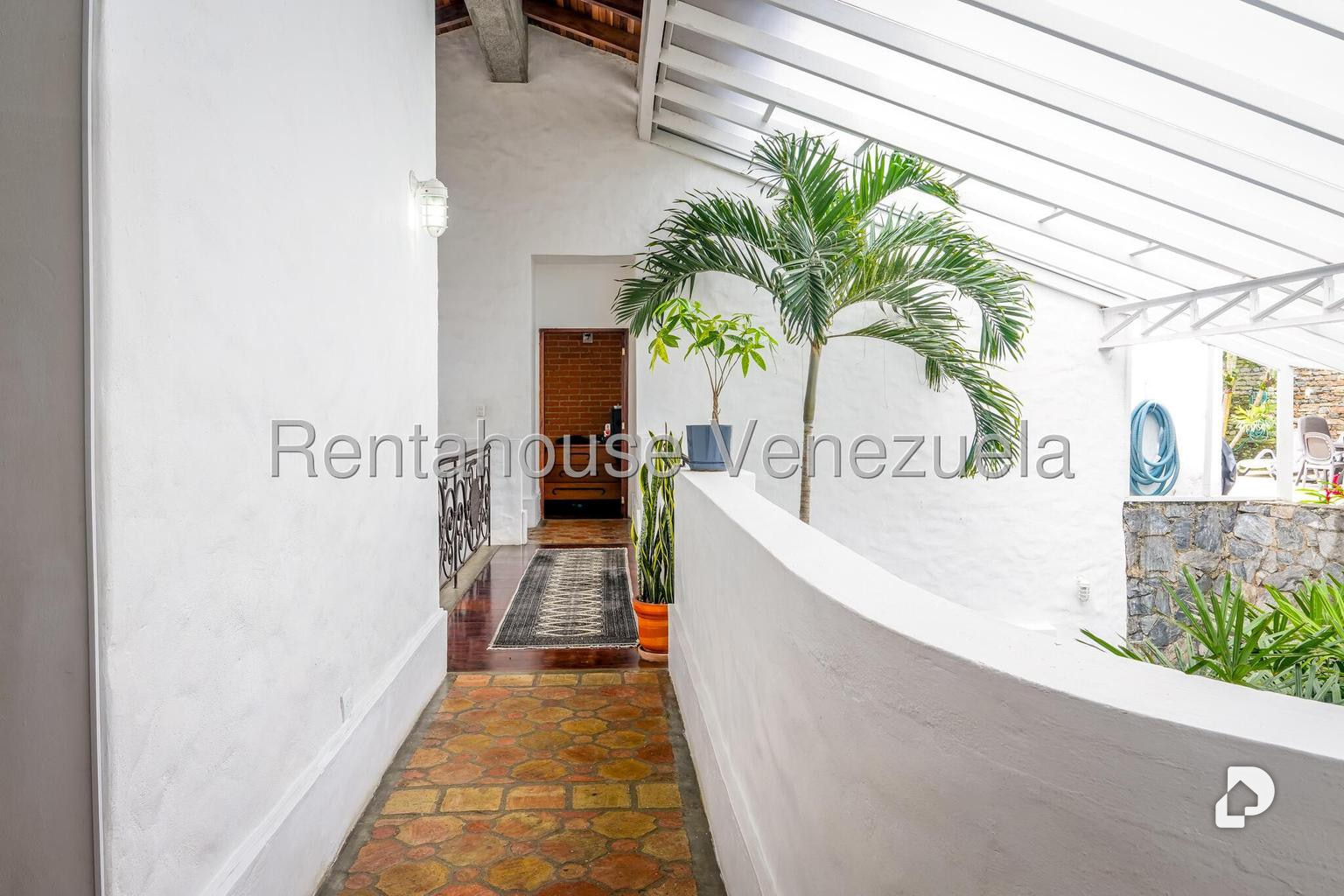 Casa en Oripoto, Caracas – 28