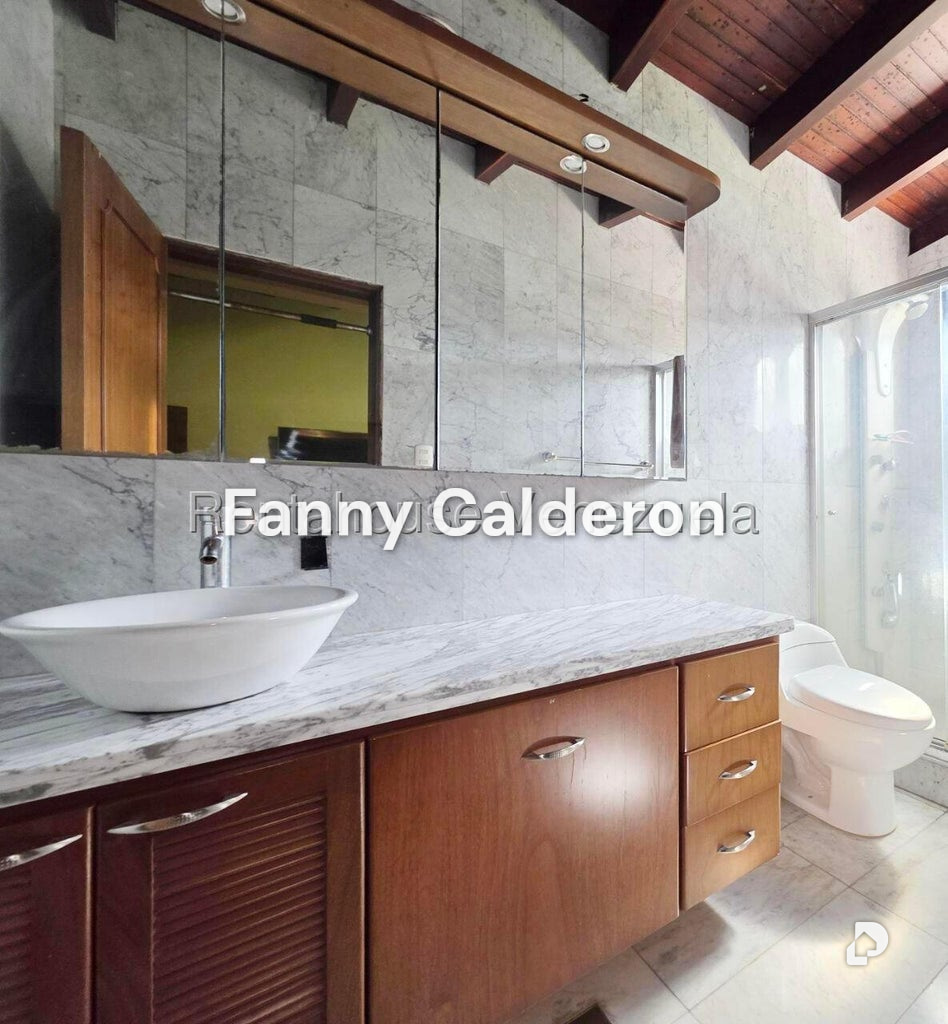 Casa en Lomas de La Lagunita, Caracas – 21