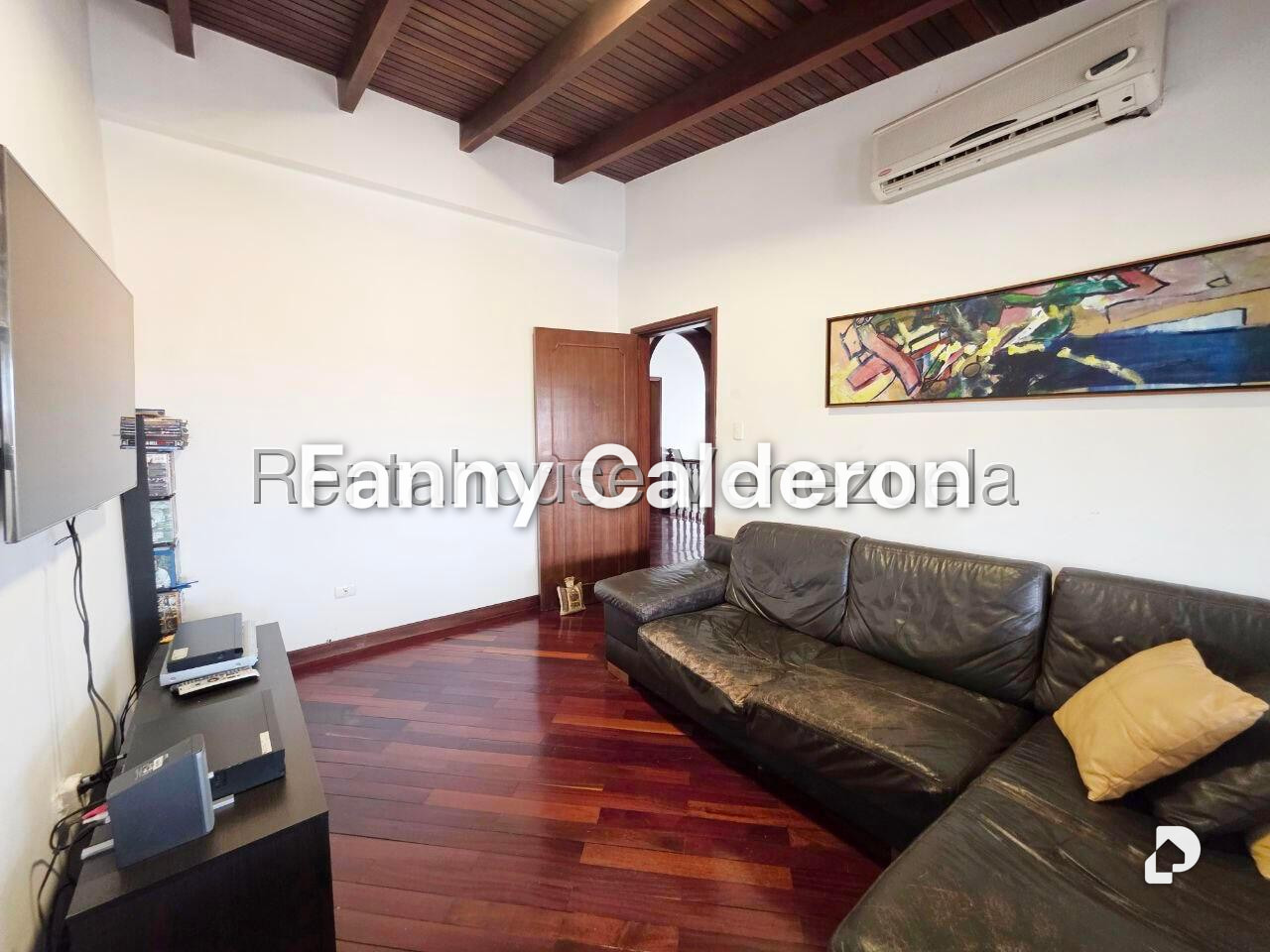 Casa en Lomas de La Lagunita, Caracas – 20