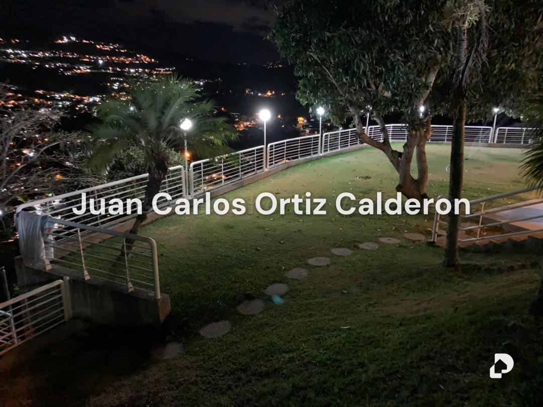 Casa en Cumbres de Curumo, Caracas – 28