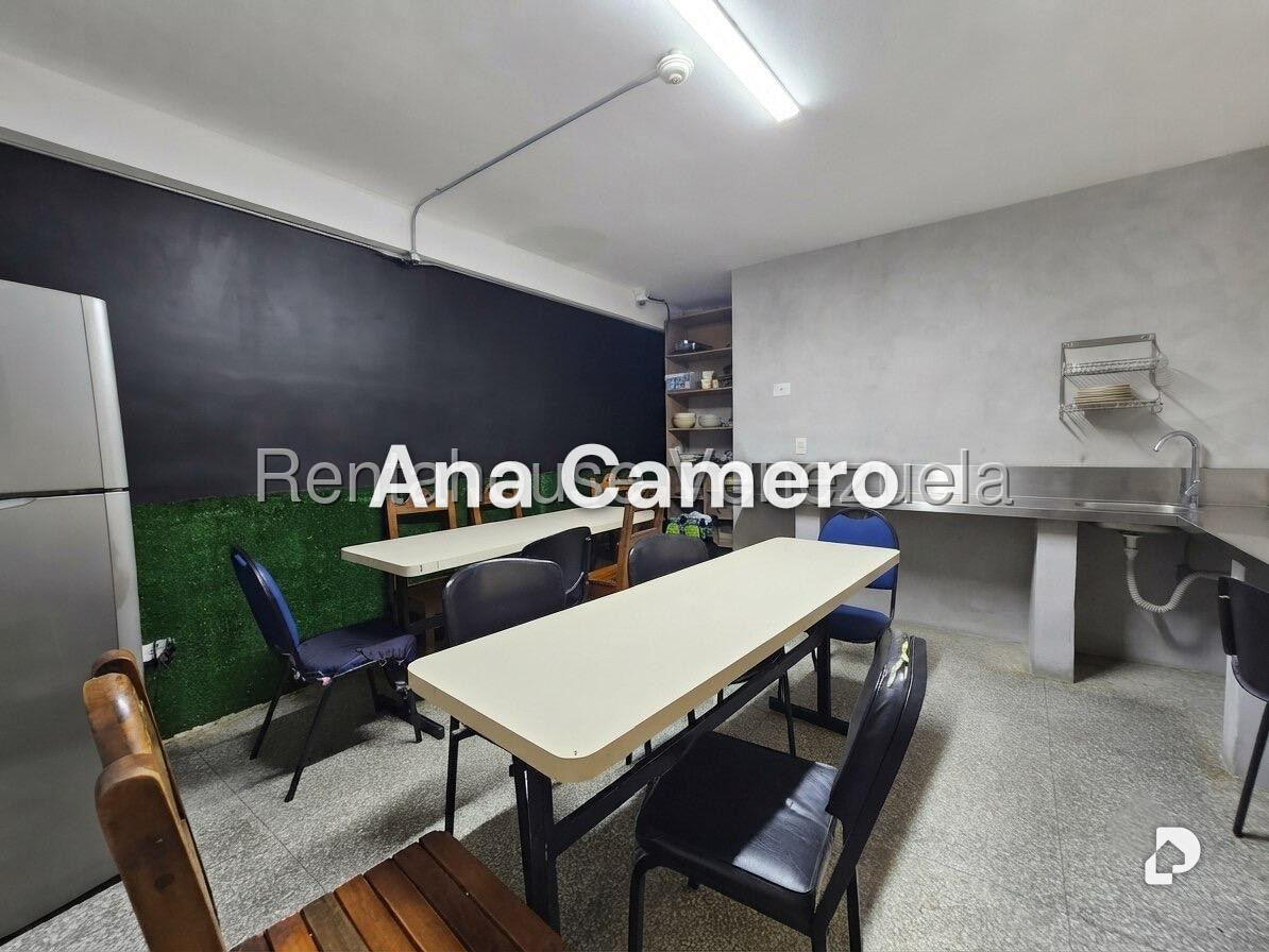 Edificio en Los Chaguaramos, Caracas – 13