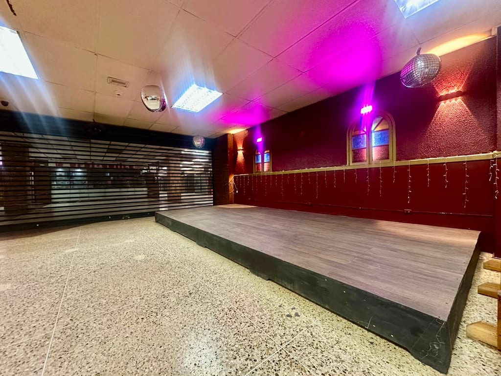 Local comercial en La Urbina, Caracas - 1