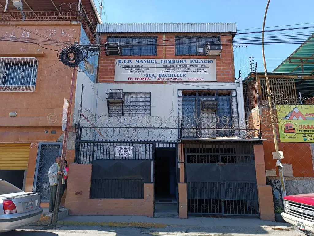 Building in Guarenas - 1