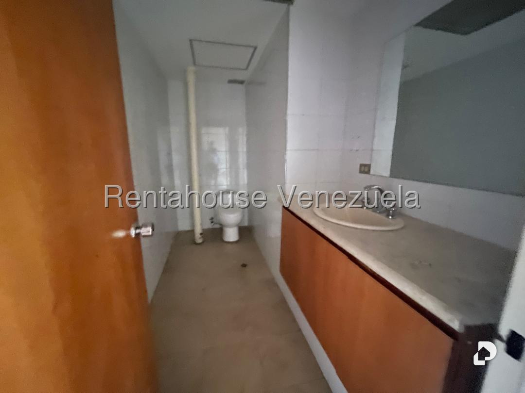 Local comercial en El Valle, Caracas – 12