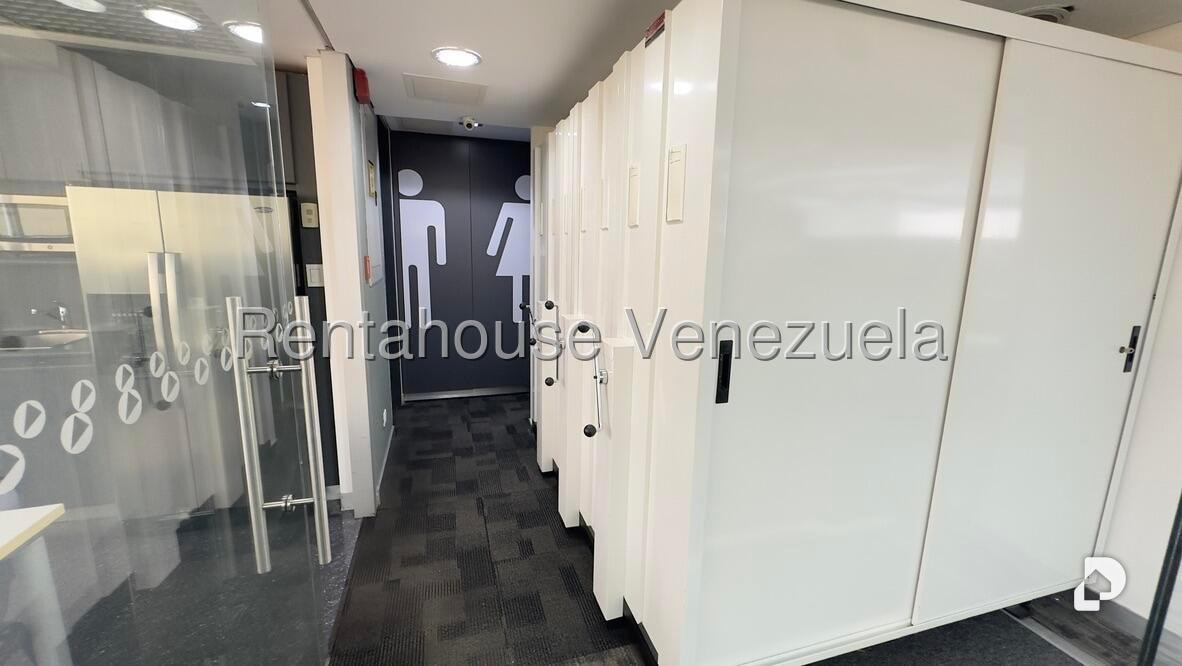 Local comercial en Los Dos Caminos, Caracas – 19