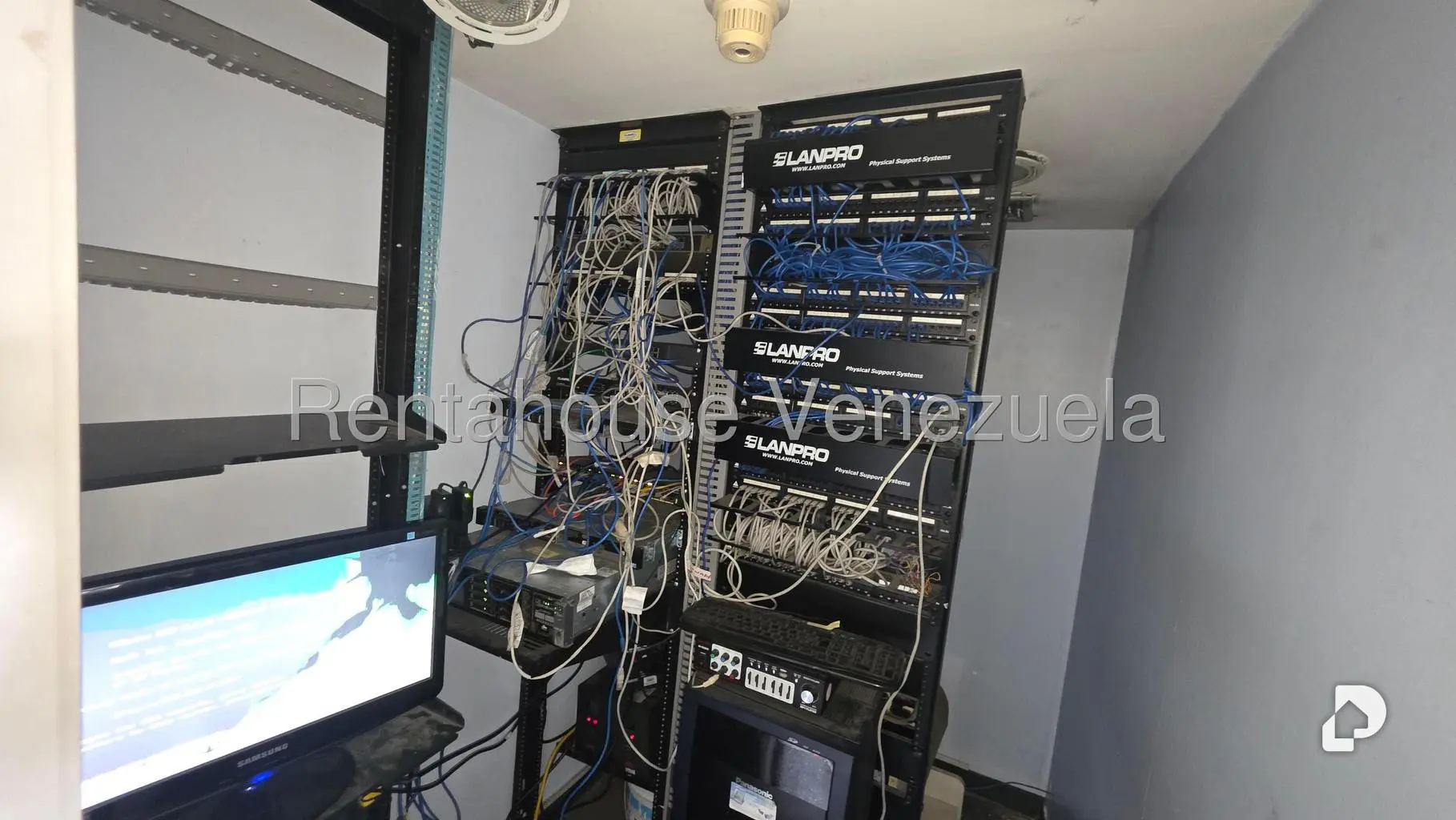 Local comercial en Parroquia Catedral, Caracas – 28
