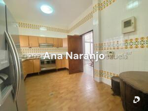 House in Prados del Este, Caracas – 14