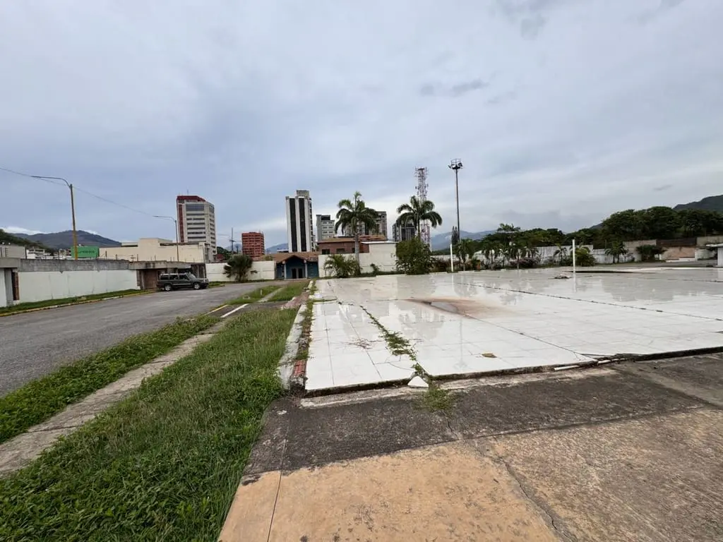 Terreno en Av. Bolívar Norte, Valencia - 1