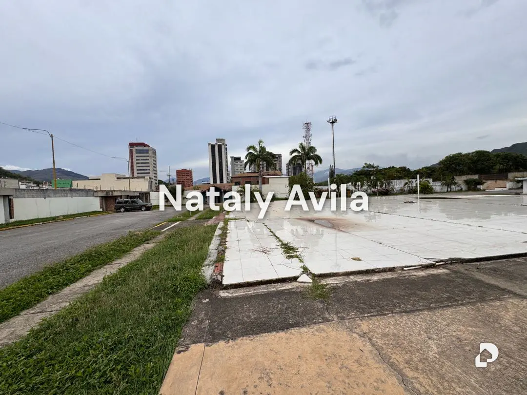 Terreno en Av. Bolívar Norte, Valencia – 1