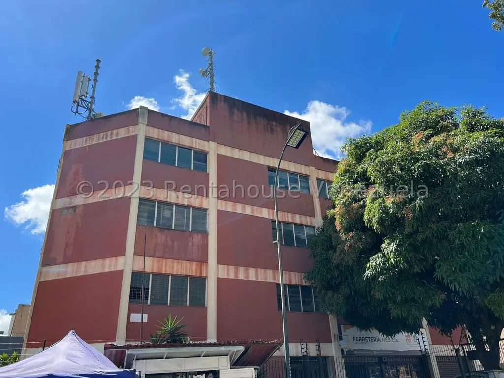 Local comercial en La Urbina, Caracas - 1