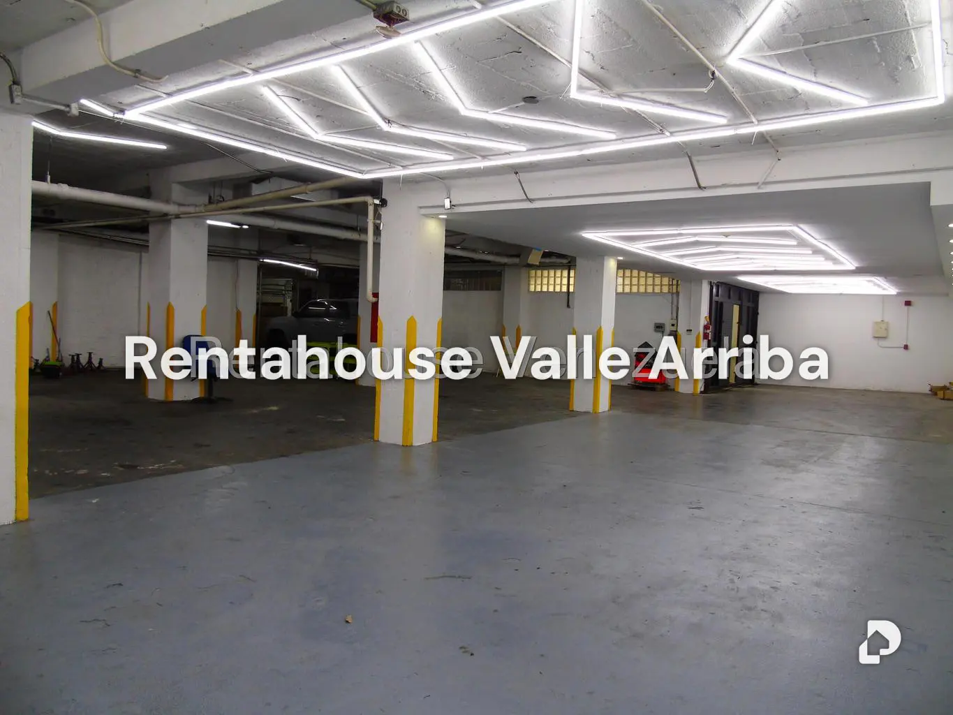 Local comercial en Los Palos Grandes, Caracas – 29