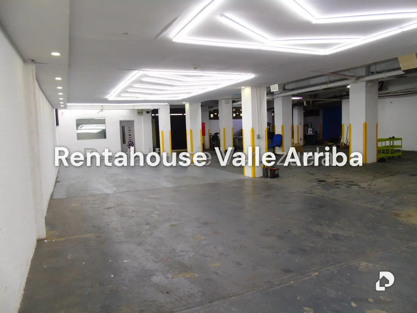 Local comercial en Los Palos Grandes, Caracas – 24