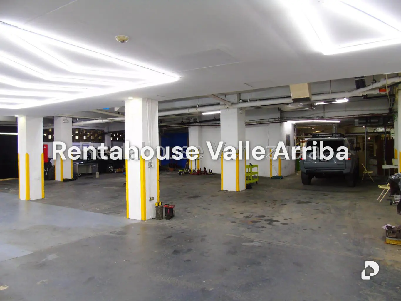 Local comercial en Los Palos Grandes, Caracas – 26