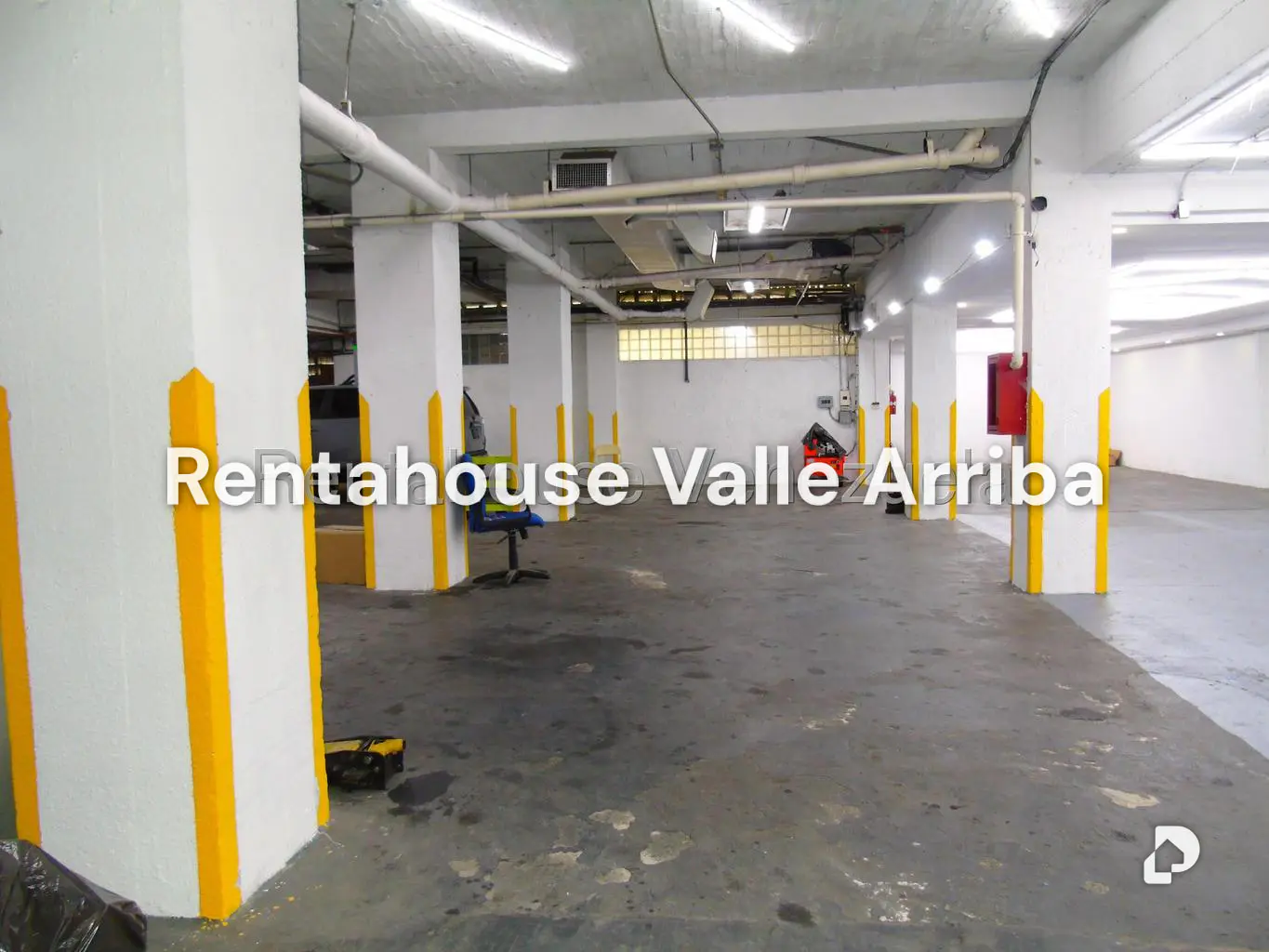 Local comercial en Los Palos Grandes, Caracas – 30
