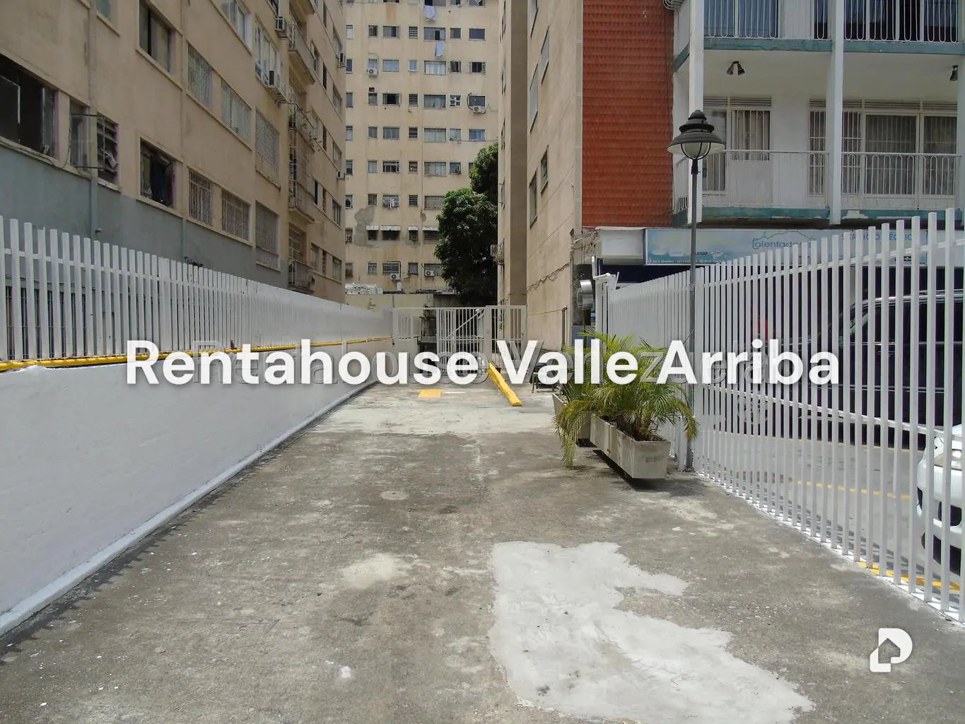 Local comercial en Los Palos Grandes, Caracas – 19