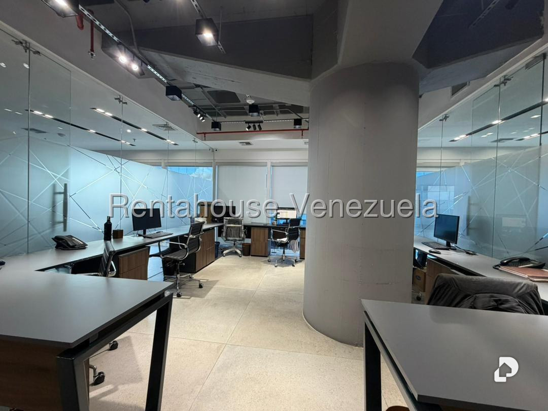 Oficina en Los Palos Grandes, Caracas – 12