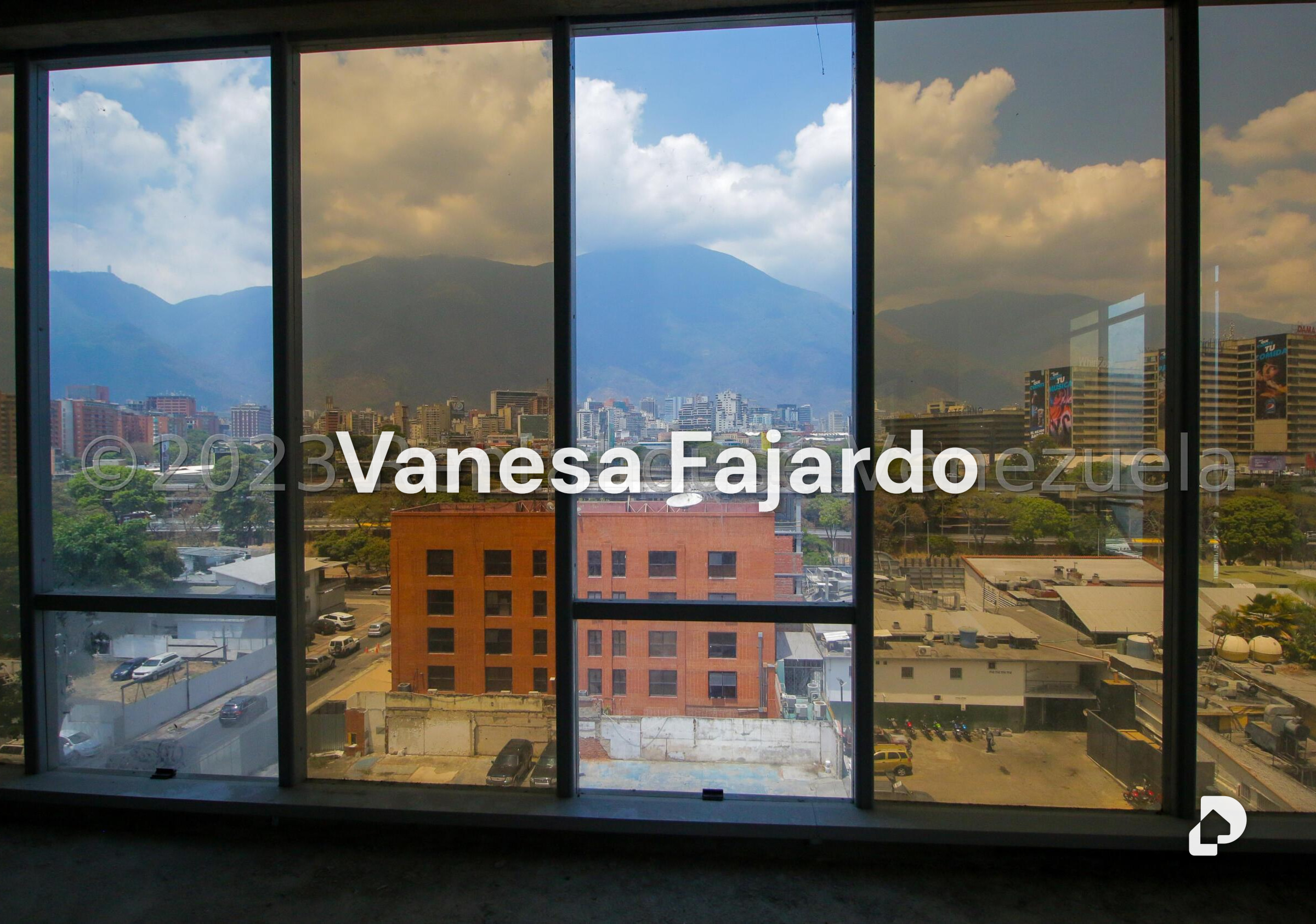 Oficina en Las Mercedes, Caracas – 11
