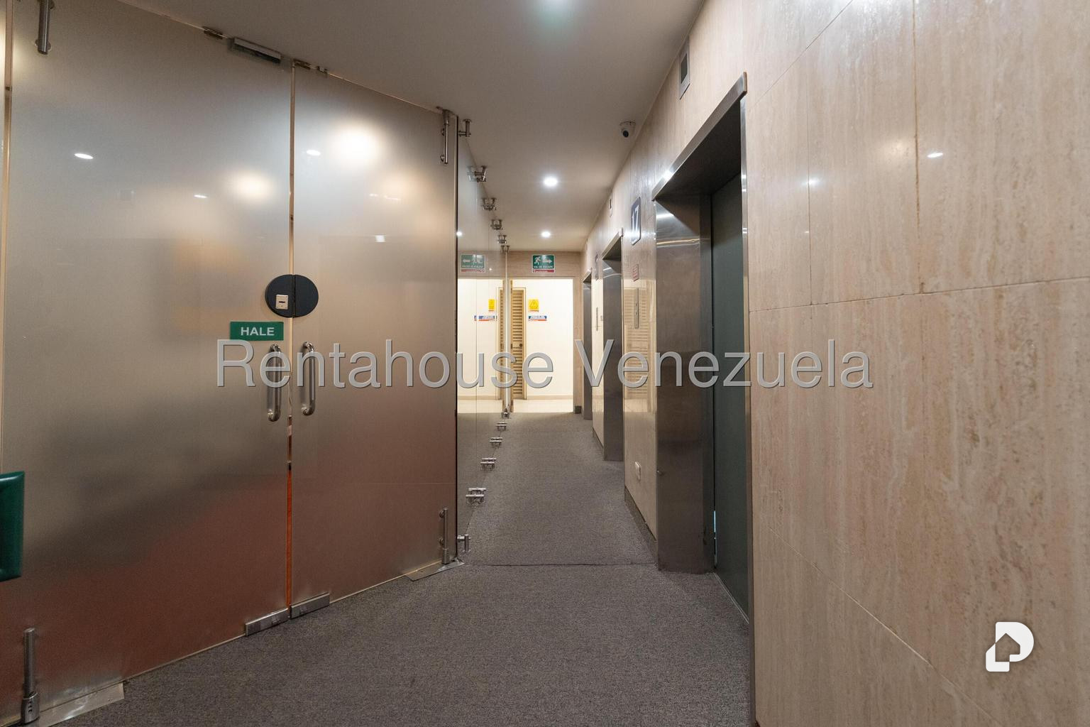 Oficina en Los Palos Grandes, Caracas – 3