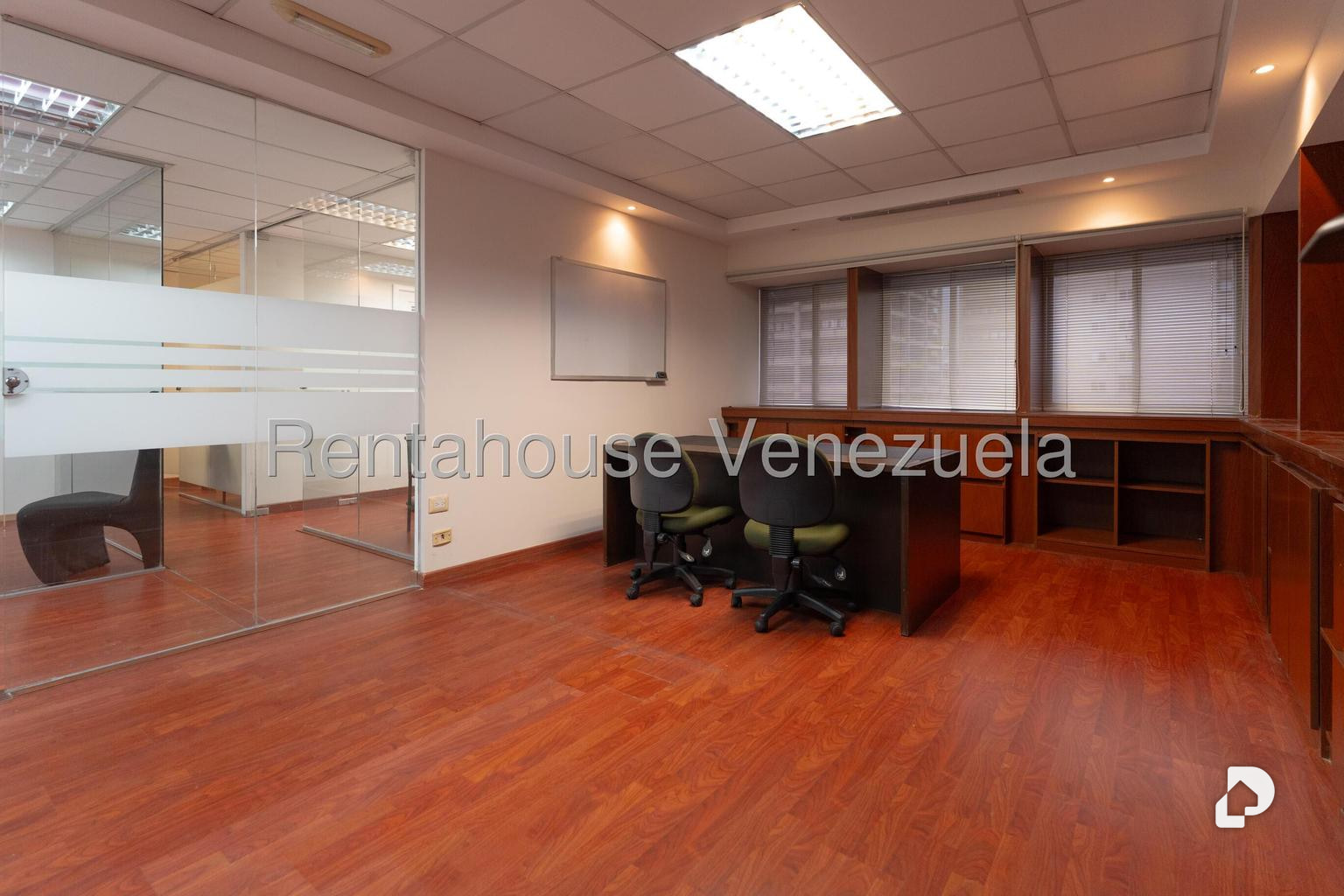 Oficina en Los Palos Grandes, Caracas – 30