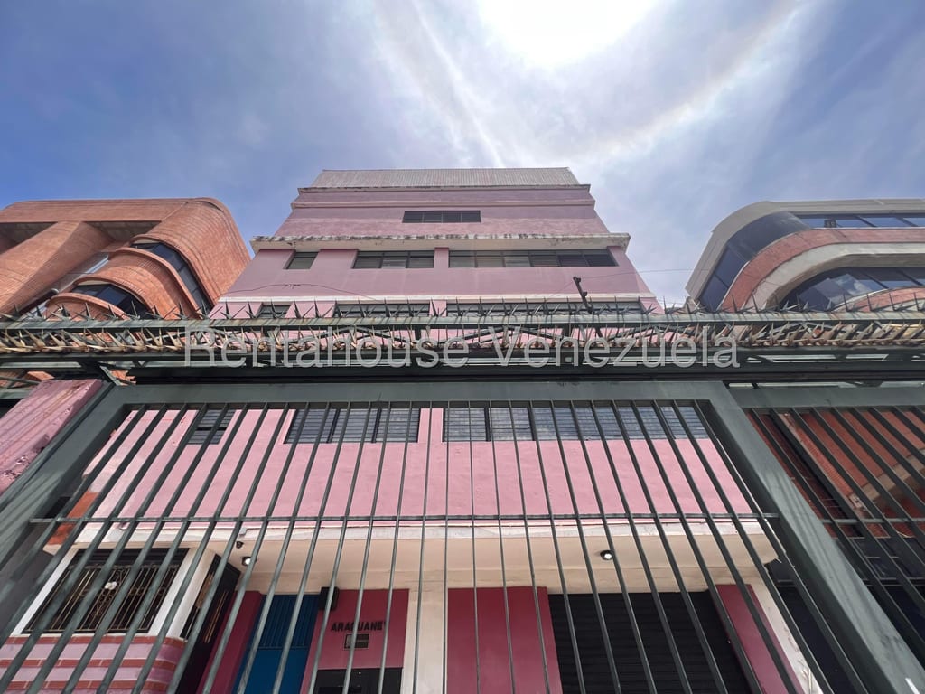 Edificio en La Urbina, Caracas