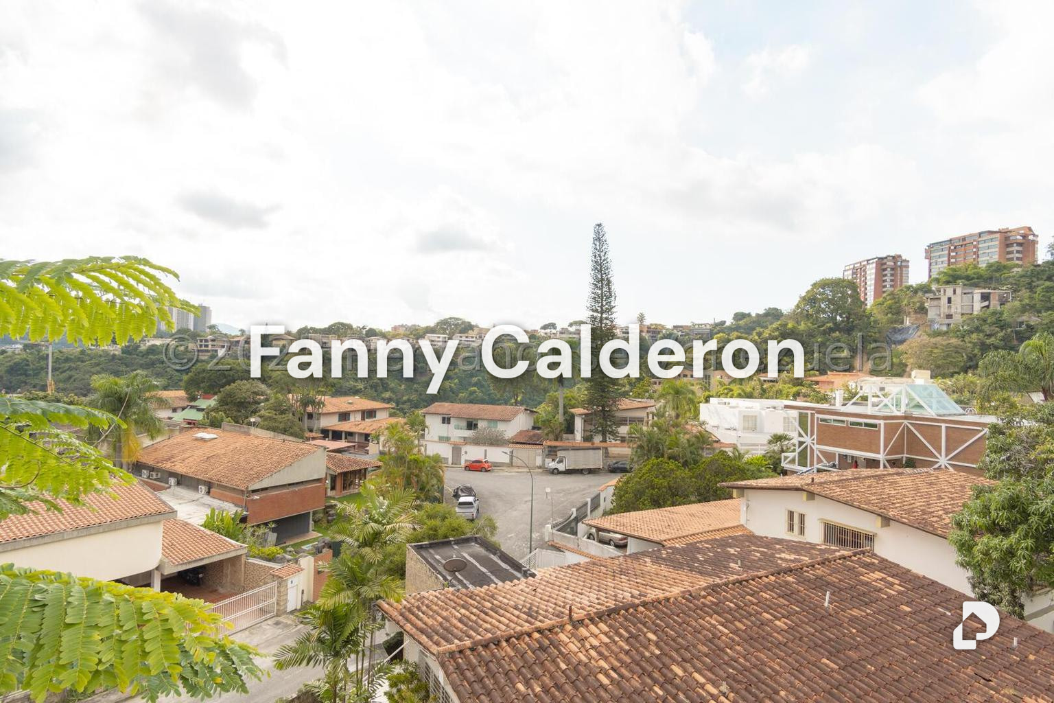 Casa en Colinas de Tamanaco, Caracas – 25