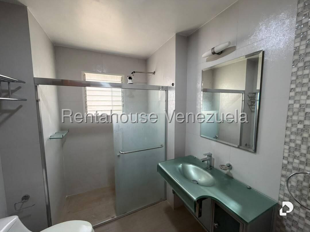 Apartamento en Los Palos Grandes, Caracas – 8
