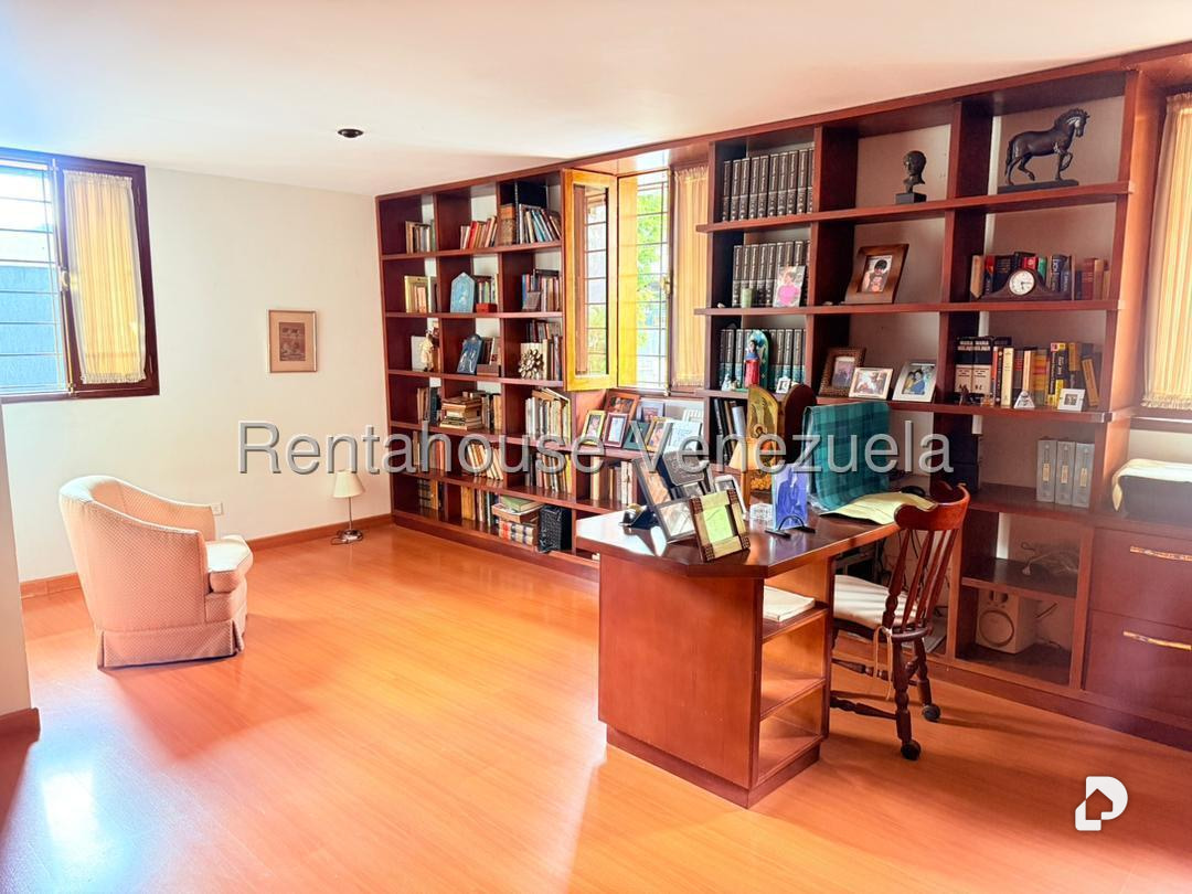 Casa en Lomas de La Lagunita, Caracas – 18
