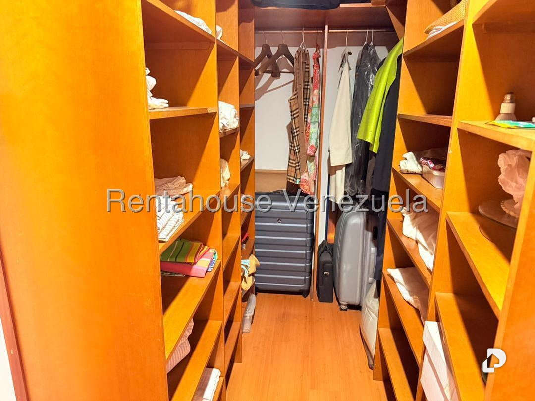 Casa en Lomas de La Lagunita, Caracas – 24