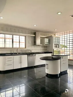 Casa en Cumbres de Curumo, Caracas – 8